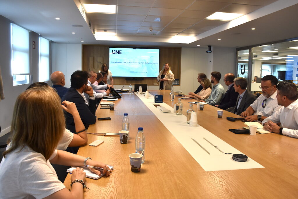 Paloma García presenta UNE